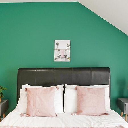 Lovely 4 Bed With Ensuite Free Wifi Off Street Parking In Sutton Morden  Экстерьер фото