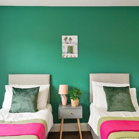 Lovely 4 Bed With Ensuite Free Wifi Off Street Parking In Sutton Morden  Экстерьер фото