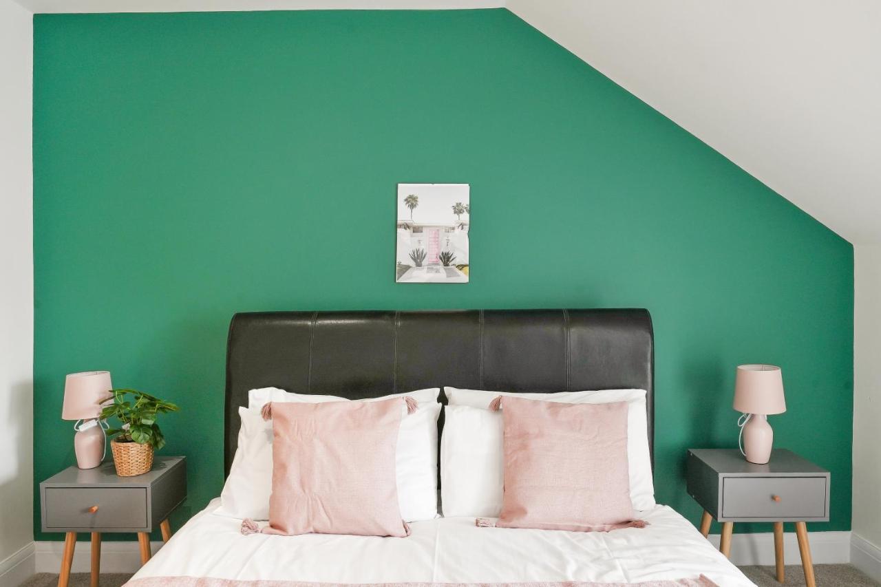 Lovely 4 Bed With Ensuite Free Wifi Off Street Parking In Sutton Morden  Экстерьер фото