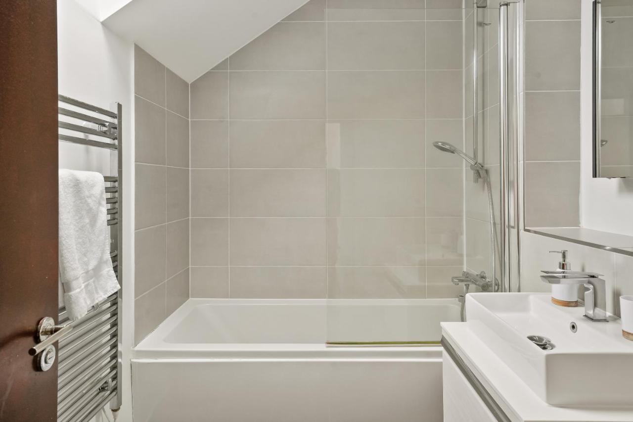 Lovely 4 Bed With Ensuite Free Wifi Off Street Parking In Sutton Morden  Экстерьер фото