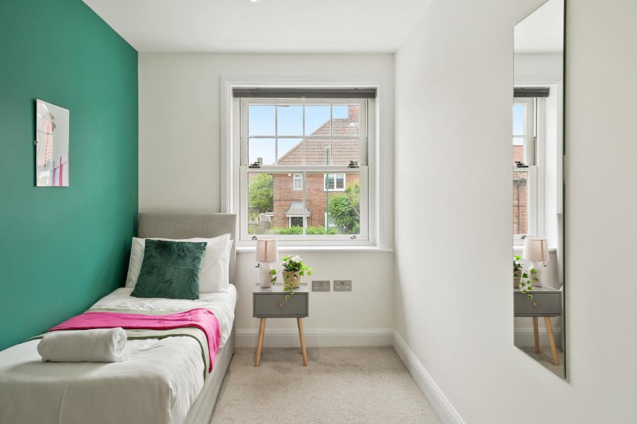 Lovely 4 Bed With Ensuite Free Wifi Off Street Parking In Sutton Morden  Экстерьер фото