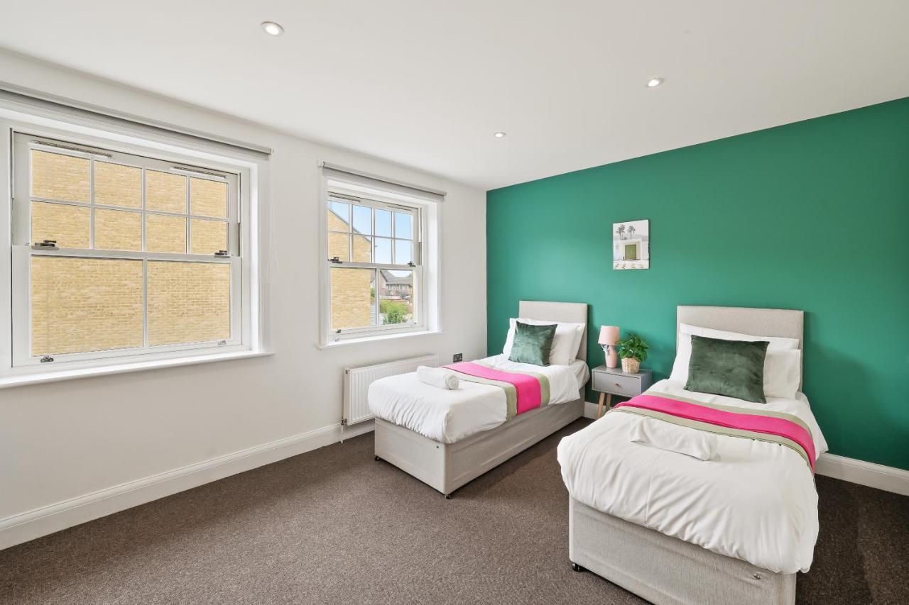 Lovely 4 Bed With Ensuite Free Wifi Off Street Parking In Sutton Morden  Экстерьер фото