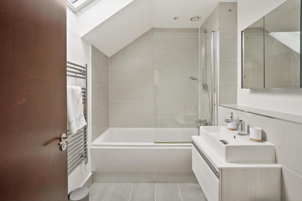 Lovely 4 Bed With Ensuite Free Wifi Off Street Parking In Sutton Morden  Экстерьер фото