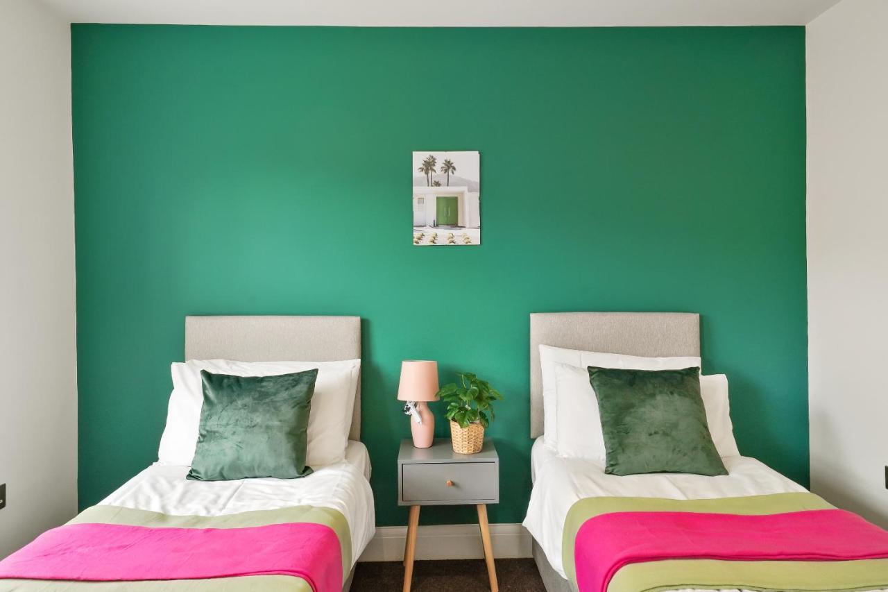 Lovely 4 Bed With Ensuite Free Wifi Off Street Parking In Sutton Morden  Экстерьер фото
